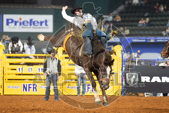 2020_Dez_11_WNFR_Bareback_Jamie Howlett_700