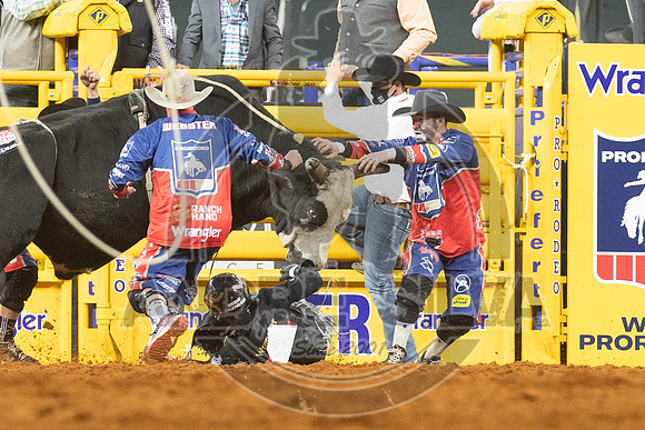 2020_Dez_06_WNFR_Bull_Riding_Sage Kimzey_499