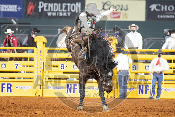 2020_Dez_11_WNFR_Saddle_Bronc_Lefty Holman_949