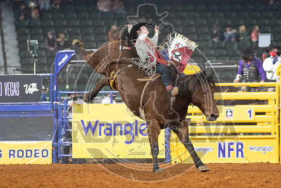 2020_Dez_12_WNFR_Bareback_Leighton Berry_130