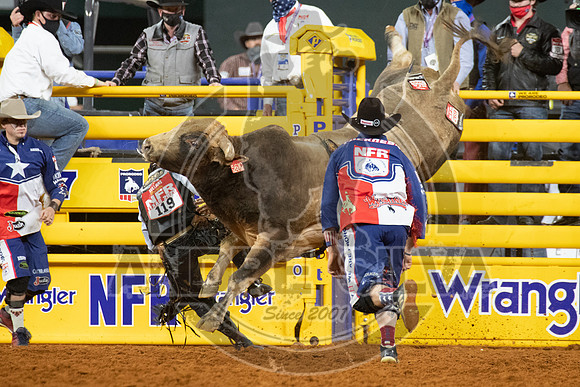 2020_Dez_09_WNFR_Bull_Riding_Clayton Sellars_478