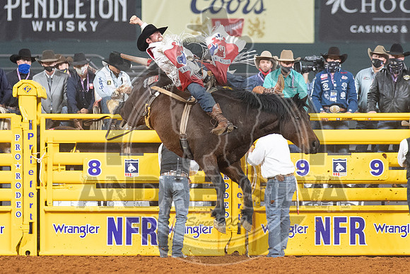 2020_Dez_12_WNFR_Bareback_Mason Clements_172