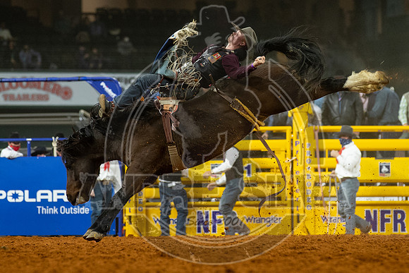 2020_Dez_06_WNFR_Bareback_Orin Larsen_073