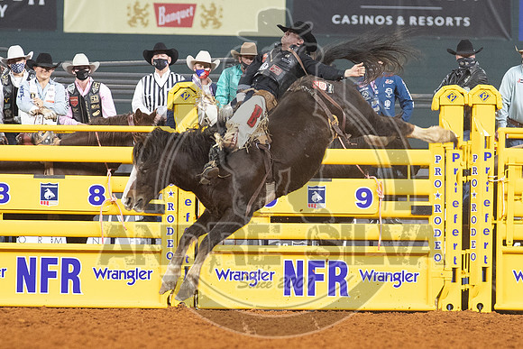 2020_Dez_12_WNFR_Bareback_Jake Brown_152
