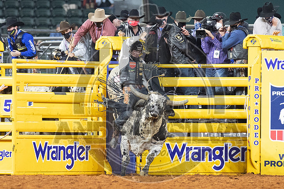 2020_Dez_11_WNFR_Bull_Riding_Clayton Sellars_1194