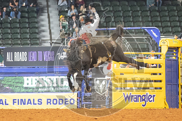 2020_Dez_11_WNFR_Bareback_Clayton Biglow_691