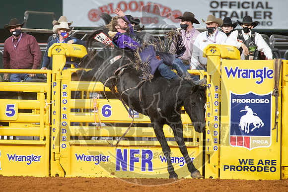 2020_Dez_09_WNFR_Bareback_Tilden Hooper_062