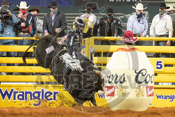 2020_Dez_06_WNFR_Bull_Riding_Sage Kimzey_497