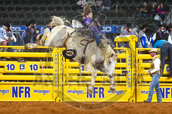 2020_Dez_06_WNFR_Bareback_Tilden Hooper_080