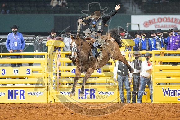 2020_Dez_11_WNFR_Saddle_Bronc_Zeke Thurston_1018