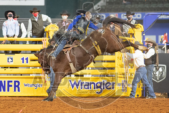 2020_Dez_11_WNFR_Saddle_Bronc_Stetson Wright_973