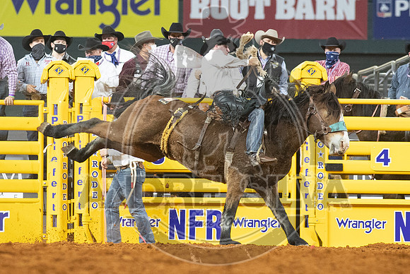 2020_Dez_06_WNFR_Saddle_Bronc_Sterling Crawley_251