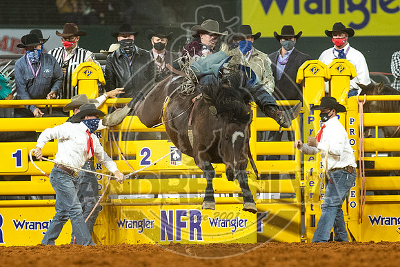 2020_Dez_06_WNFR_Bareback_Orin Larsen_068