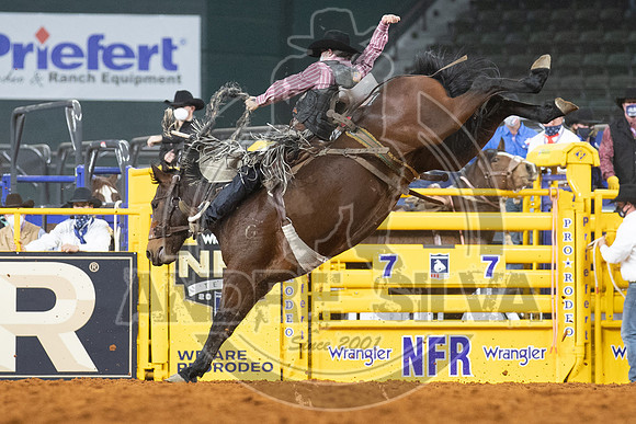 2020_Dez_06_WNFR_Saddle_Bronc_Chase Brooks_276