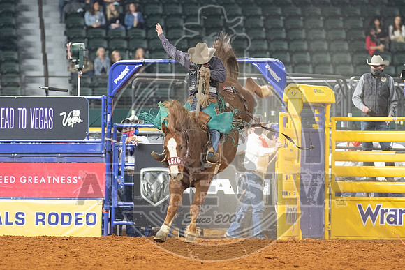 2020_Dez_11_WNFR_Saddle_Bronc_Taos Muncy_931