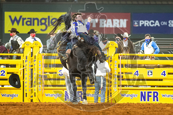 2020_Dez_06_WNFR_Bareback_Cole Reiner_065