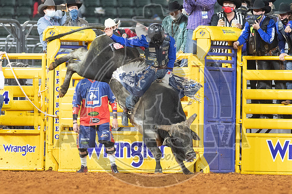 2020_Dez_11_WNFR_Bull_Riding_Stetson Wright_1247