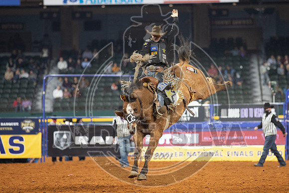 2020_Dez_11_WNFR_Saddle_Bronc_Zeke Thurston_1020