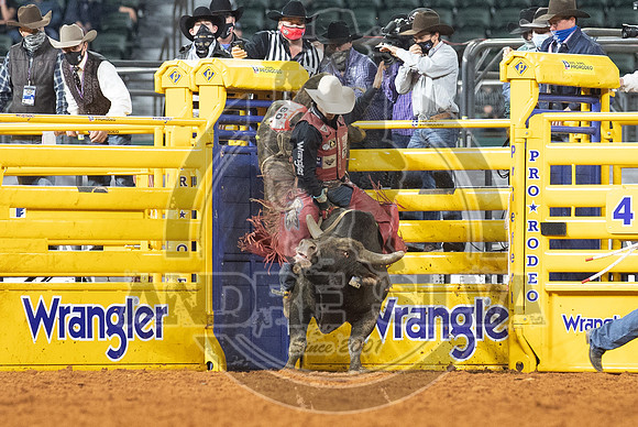 2020_Dez_11_WNFR_Bull_Riding_Roscoe Jarboe_1233
