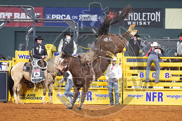 2020_Dez_11_WNFR_Saddle_Bronc_Stetson Wright_976