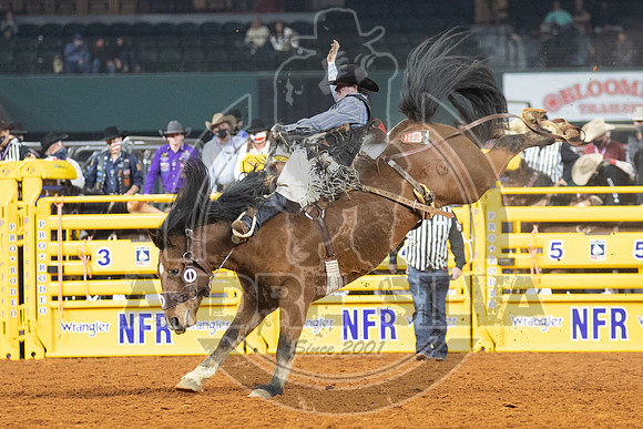 2020_Dez_11_WNFR_Saddle_Bronc_Chase Brooks_954