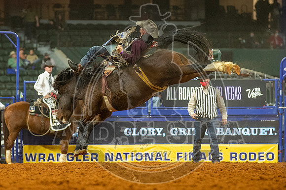 2020_Dez_06_WNFR_Bareback_Orin Larsen_074