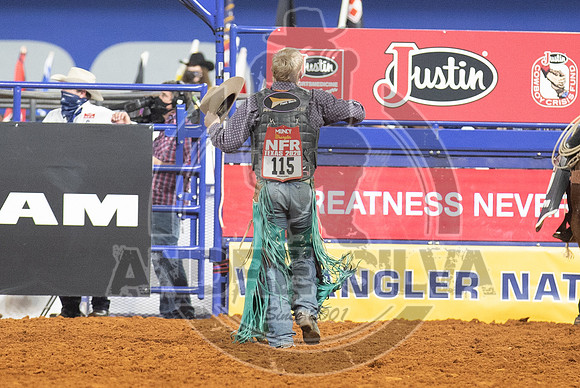2020_Dez_11_WNFR_Saddle_Bronc_Taos Muncy_936