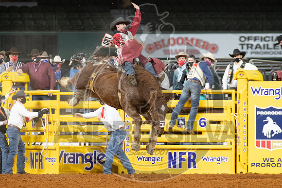 2020_Dez_09_WNFR_Bareback_Winn Ratliff_045