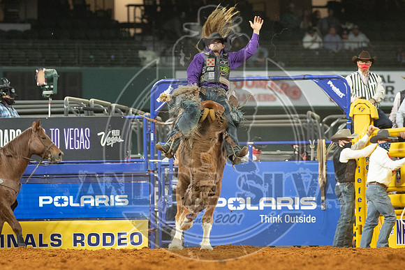 2020_Dez_06_WNFR_Saddle_Bronc_Isaac Diaz_259