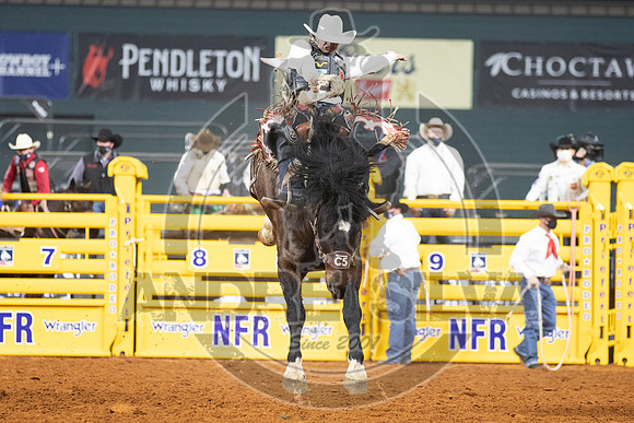 2020_Dez_11_WNFR_Saddle_Bronc_Lefty Holman_950