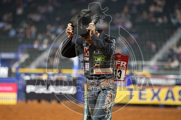 2020_Dez_11_WNFR_Saddle_Bronc_Isaac Diaz_926