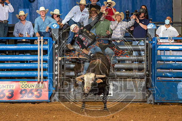2020_08_01_Mesquite_Bull_Riding_Marcelo_Pereira_300