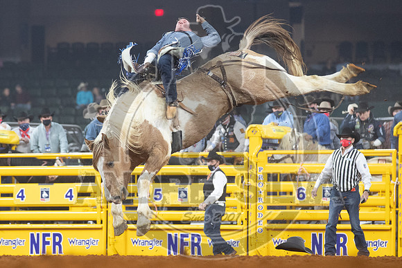 2020_Dez_05_WNFR_Bareback_Riding_Chad Rutherford_104