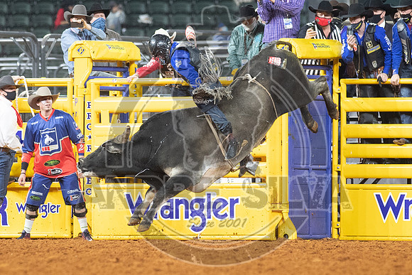 2020_Dez_11_WNFR_Bull_Riding_Stetson Wright_1245