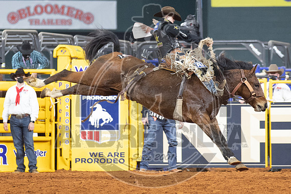 2020_Dez_11_WNFR_Saddle_Bronc_Zeke Thurston_940