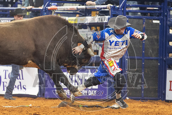 2021_TheAmerican_Bull Riding_Cooper Davis_AndreSilva_814