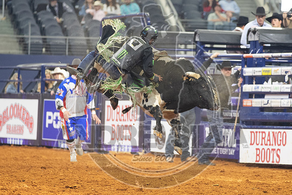 2021_TheAmerican_Bull Riding_Marco Eguchi _AndreSilva_807
