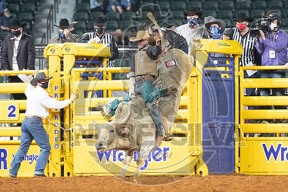 2020_Dez_11_WNFR_Bull_Riding_Brady Portenier_1206
