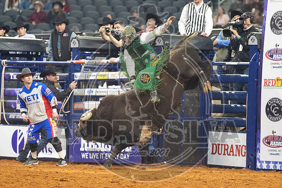 2021_TheAmerican_Bull Riding_Cooper Davis_AndreSilva_810