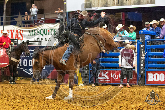 07_06_19_Mesquite_Bareback_Riding_Trey Taylor_058_Silva