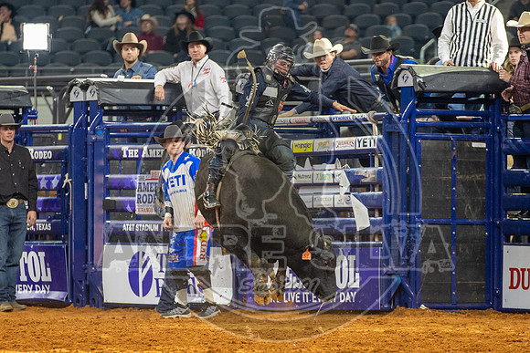 2021_TheAmerican_Bull Riding_Colten Fritzlan_AndreSilva_963