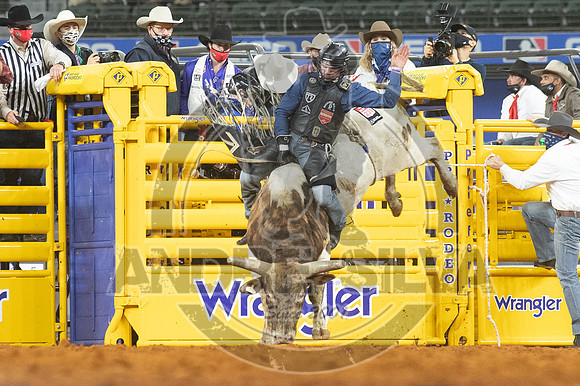 2020_Dez_06_WNFR_Bull_Riding_Colten Fritzlan_508