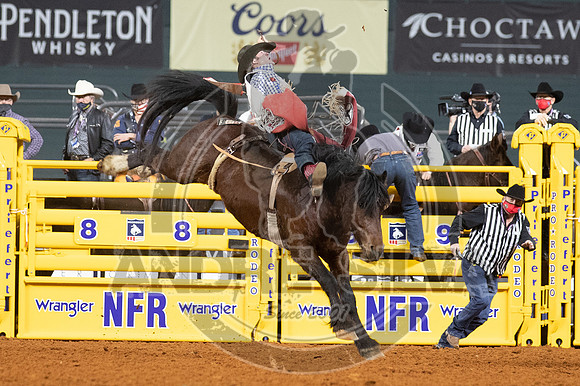 2020_Dez_11_WNFR_Bareback_Leighton Berry_661