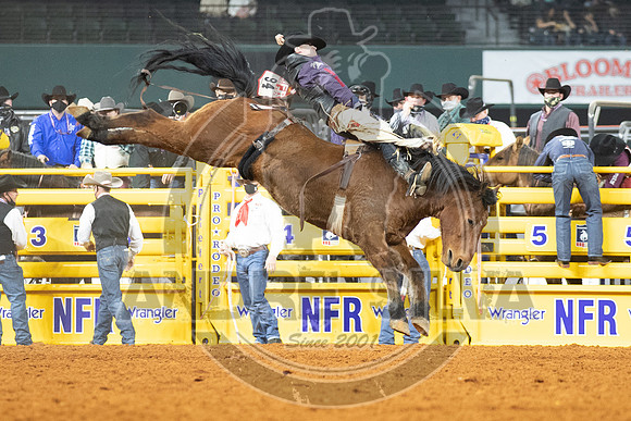 2020_Dez_11_WNFR_Bareback_Jake Brown_674