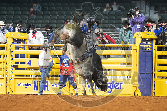 2020_Dez_11_WNFR_Bull_Riding_Stetson Wright_1249