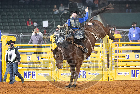 2020_Dez_11_WNFR_Saddle_Bronc_Ryder Wright_1013
