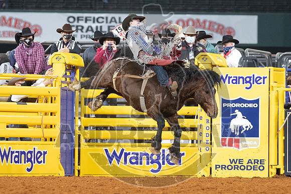 2020_Dez_11_WNFR_Bareback_Leighton Berry_657