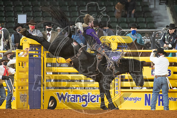 2020_Dez_09_WNFR_Bareback_Tilden Hooper_059
