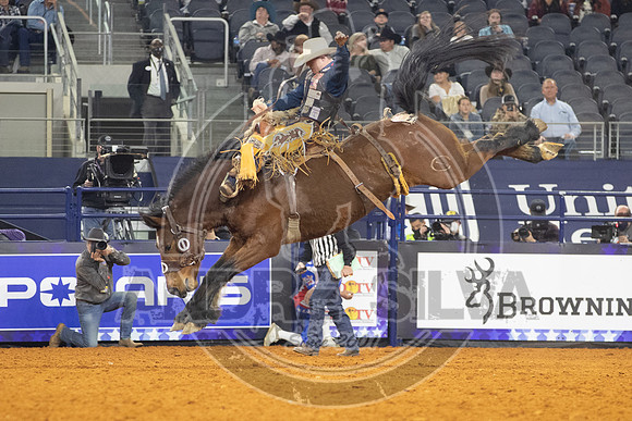 2021_TheAmerican_Saddle Bronc_Brody Cress_AndreSilva_333