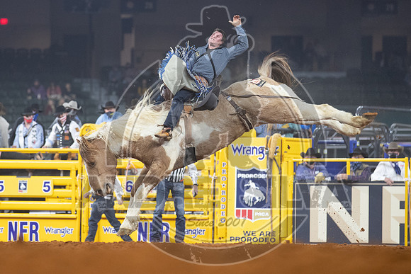 2020_Dez_05_WNFR_Bareback_Riding_Chad Rutherford_103